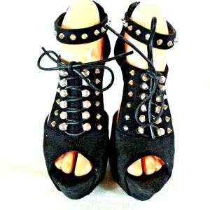 New Black Spiked Platform Pumps Size 8
